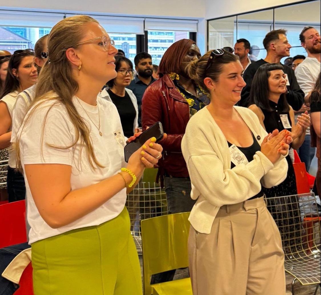 audience clapping for panelists at free London SEO event